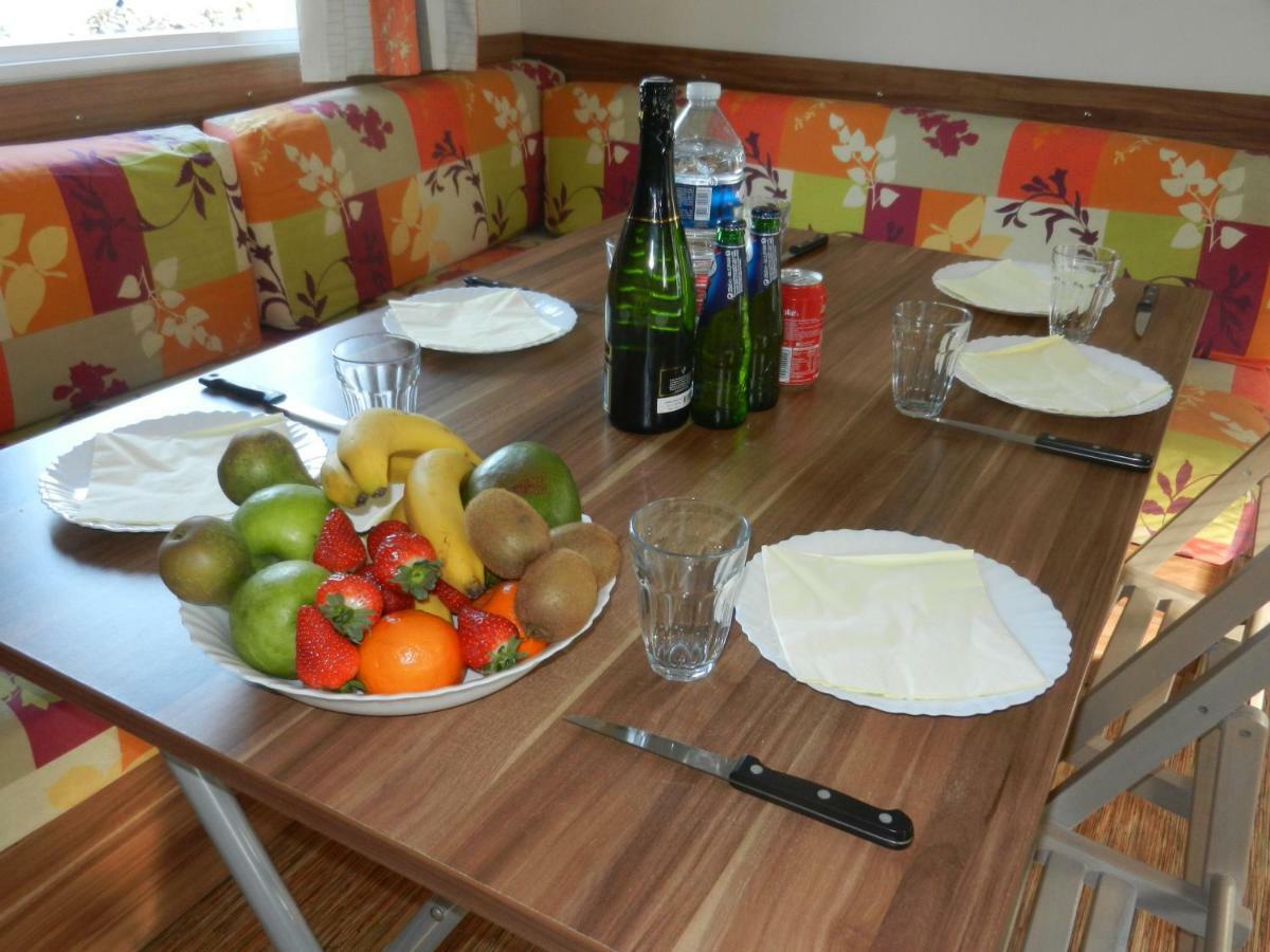 Mareva37 Guest House Trogues ภายนอก รูปภาพ