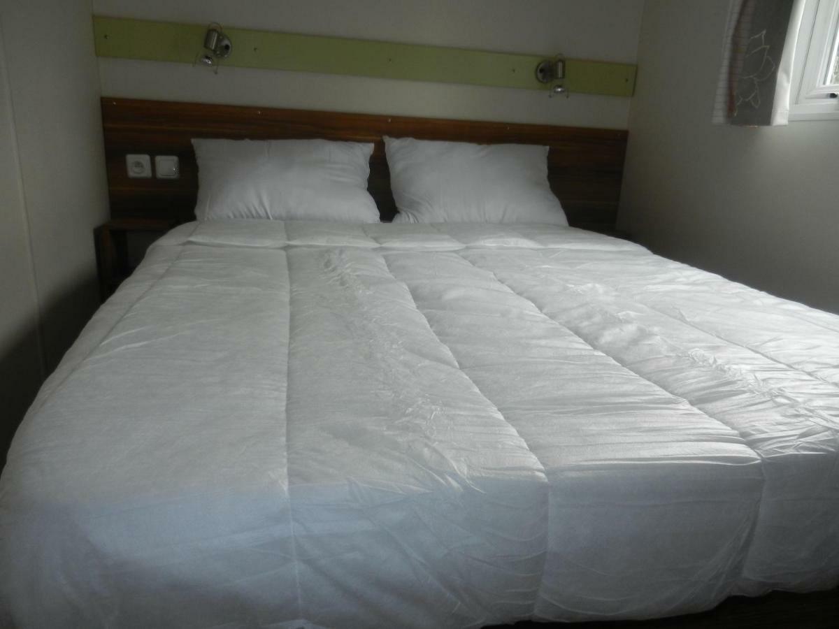 Mareva37 Guest House Trogues ภายนอก รูปภาพ